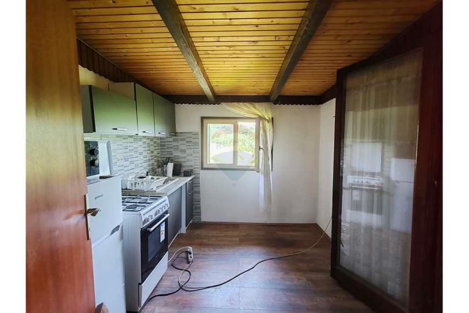 Vikendica sa vinogradom, ukupno: 342 m2, Laz Bistrički
