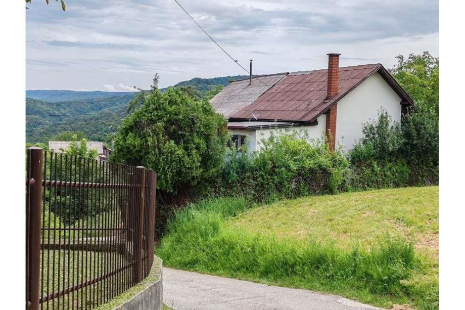 Vikendica sa vinogradom, ukupno: 342 m2, Laz Bistrički