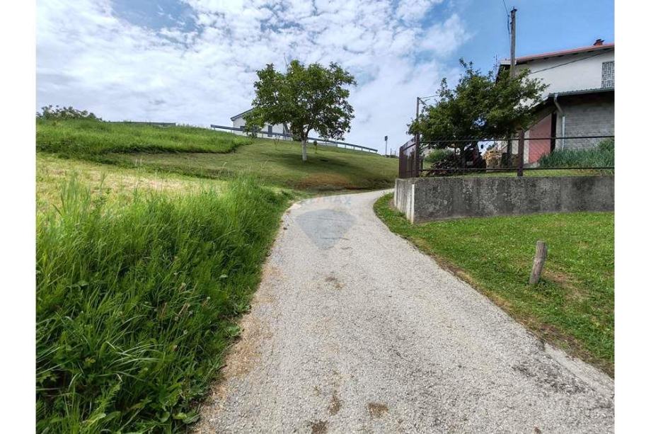 Vikendica sa vinogradom, ukupno: 342 m2, Laz Bistrički