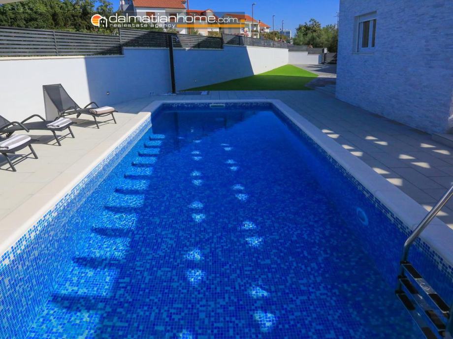 Villa s bazenom, Brodarica, 197 m2 (prodaja)