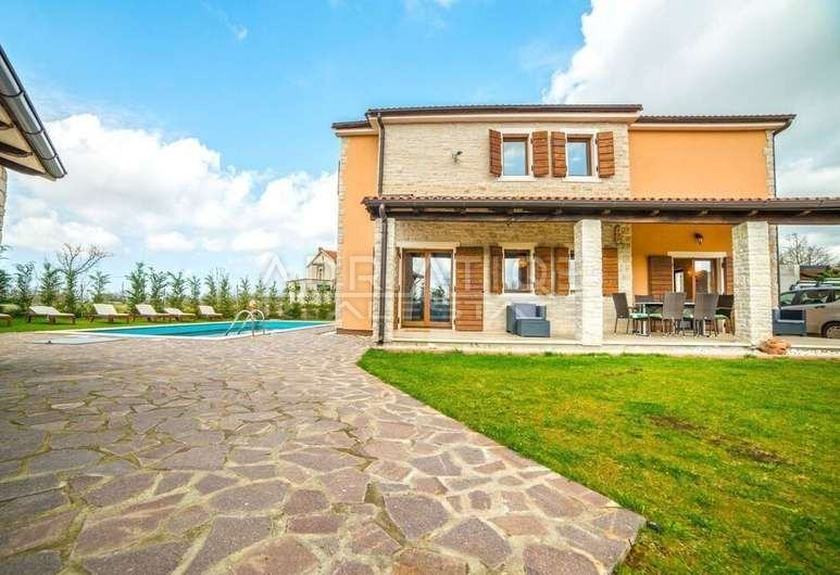 Villa s bazenom nedaleko Savičente (prodaja)