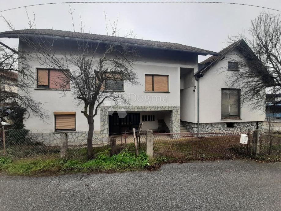 Višenamjenska kuća s posl. prostorom- 250m2 + veliki parking