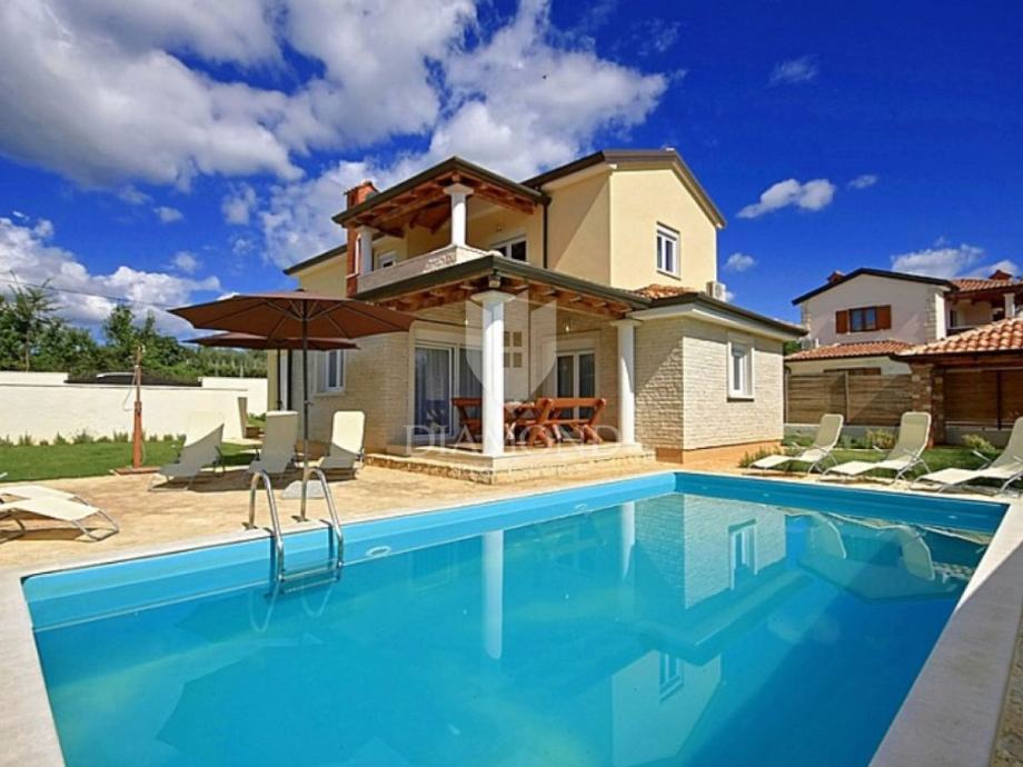 Višnjan, kuća za odmor sa saunom i bazenom (prodaja)