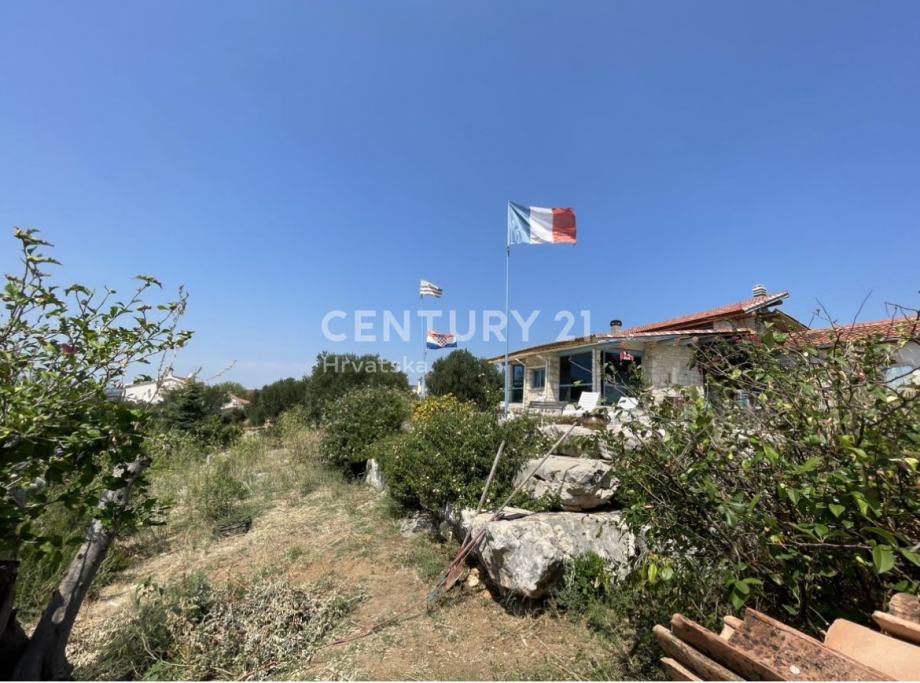 Pakoštanekuća s bazenom i panoramskim pogledom (prodaja)