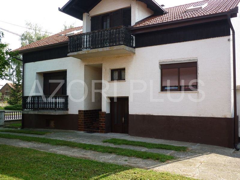 Vrbovec, Gaj - obiteljska kuća 250 m2 s gopodarskim zgradama (prodaja)