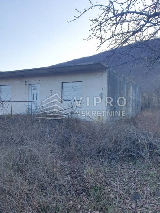 Vrlika Podosoje, kuća 93m2 na parceli 700m2, NEMA PROVIZIJE (prodaja)