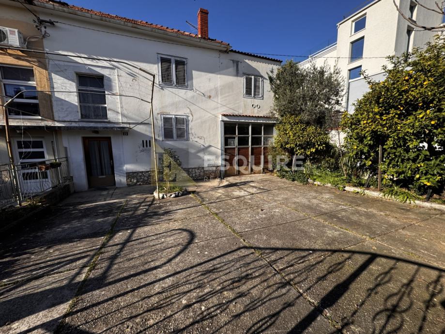 ZADAR-BORIK, duplex kuća na odličnoj lokaciji sa dva stana!!