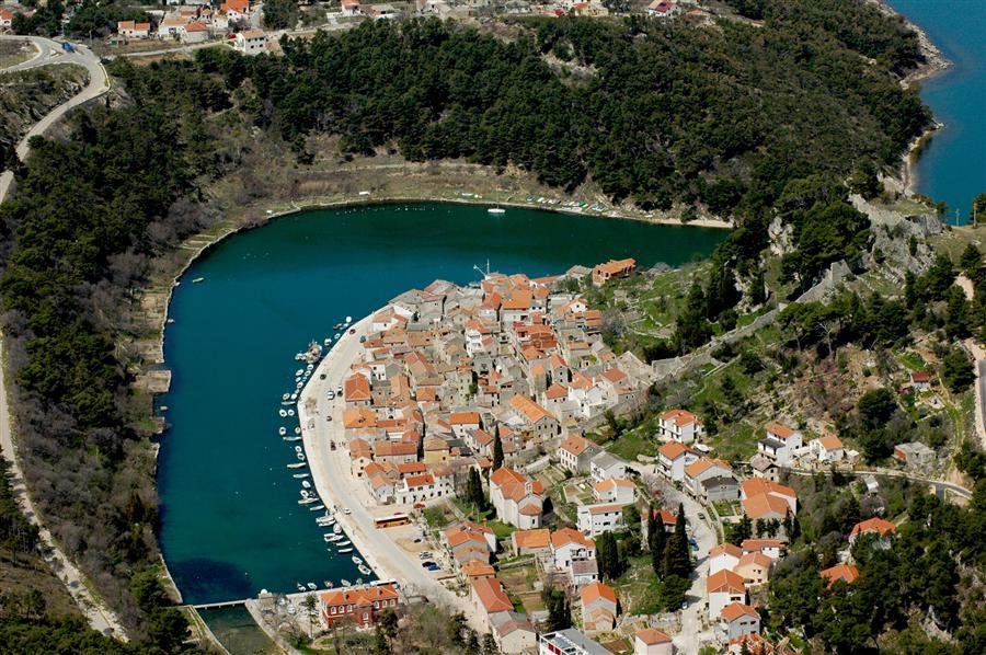 Zadar - Novigrad, 823 m2 građevinsko zemljšte 200m do mora....