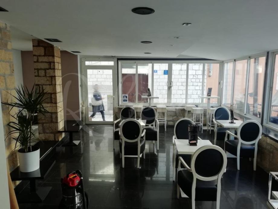 Zadar cafe bar u funkciji(17,12m2), na Poluotoku! (prodaja)