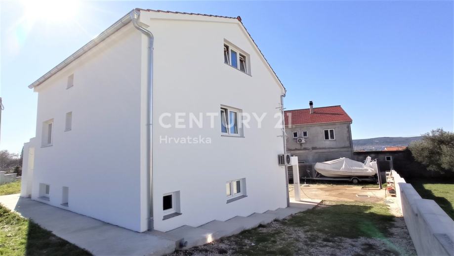 Zadar (Sveti Petar) - Kuća s tri apartmana (150m od mora) (prodaja)