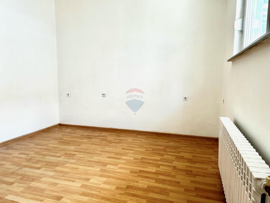 Zagreb, Borongaj, stan u suterenu 35,71m2 + VPM, prilika za investicij (prodaja)