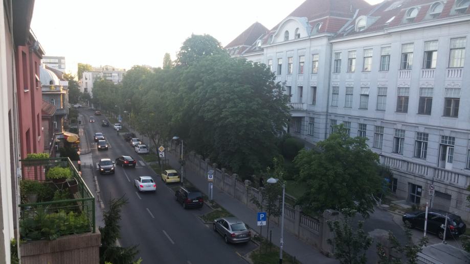 ZAGREB PETROVA peterosobni stan od 131 m2+garaža+parkirno mjesto