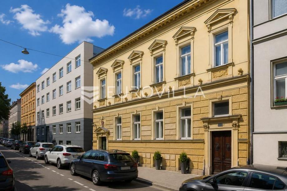Zagreb, strogi centar, veći dio zgrade 1.235 m², idealno za poliklinik