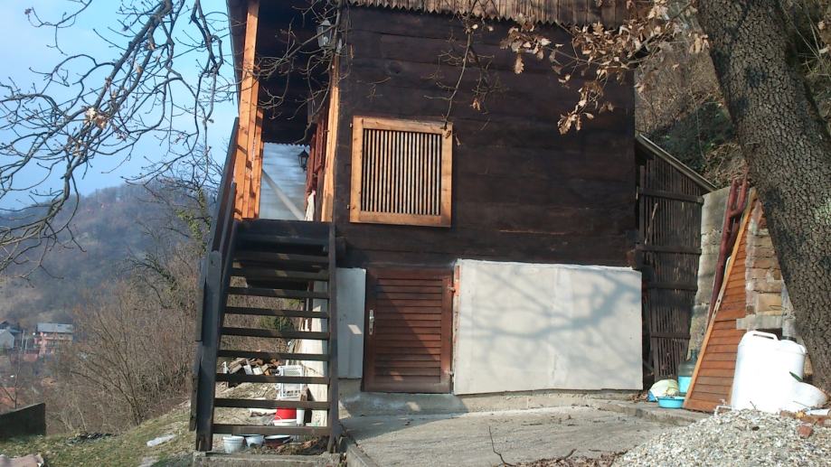 Zagreb Vikendica 36m2 sa garažom i temelji za kuću(Čučerje)