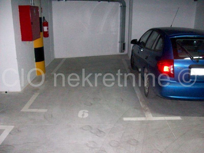 Zatvorena parkirna mjesta u Gundulićevoj u Splitu (prodaja)