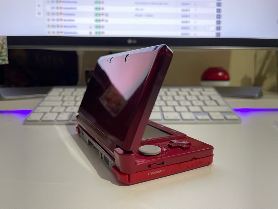 Nintendo 3DS Red
