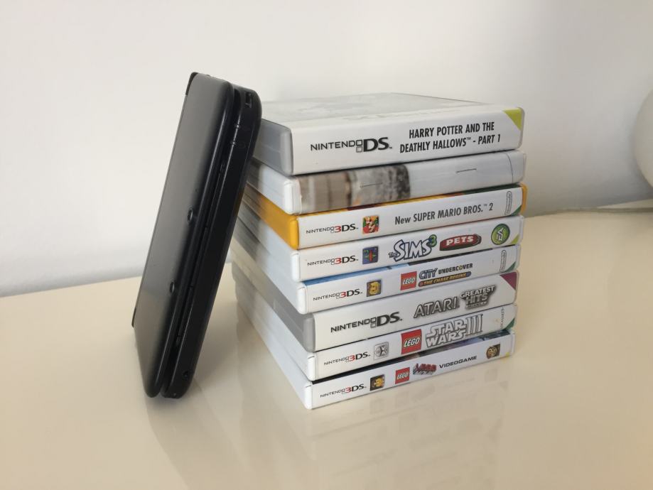 Nintendo 3DS XL, 8 igara, memorijska kartica, dodatna oprema