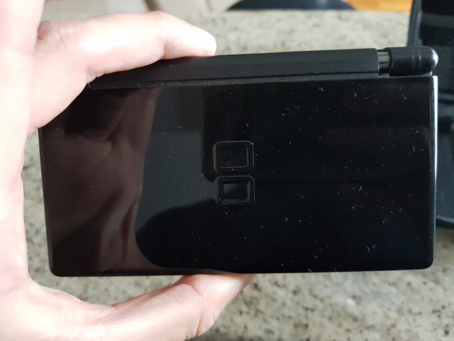 Nintendo DS Lite (Onyx Black) + 11 Nintendo DS Igrica