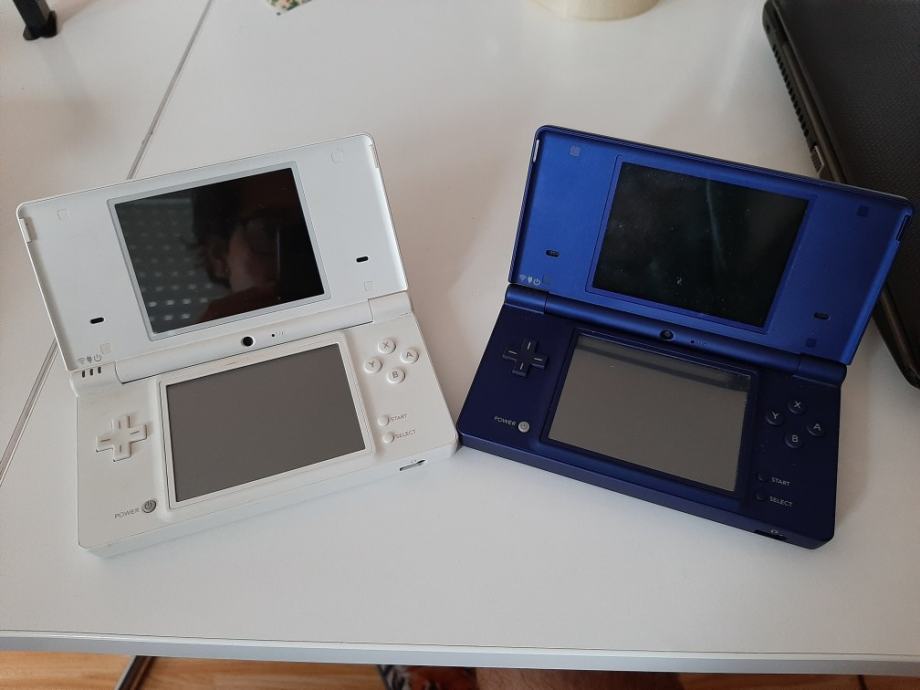 Nintendo DSi dva komada