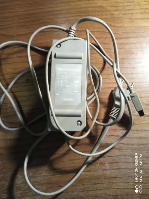 Nintendo WIi strujni adapter i av kabel