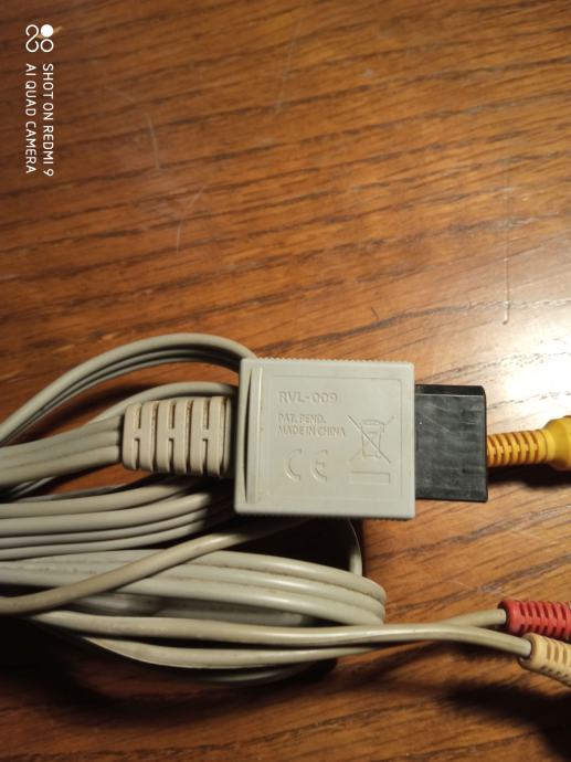 Nintendo WIi strujni adapter i av kabel