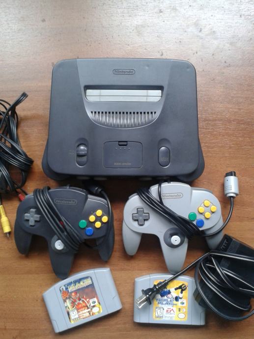 Nintendo 64;Konzola,kablovi,2 Joysticka i 2 igre