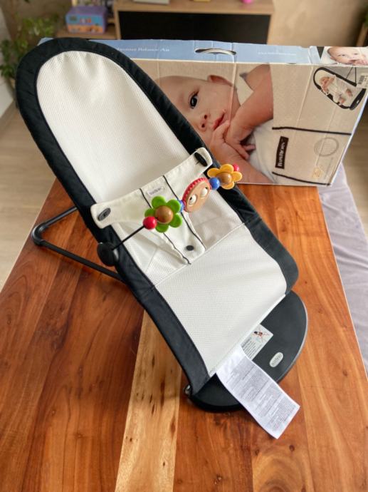 Babybjorn lezaljka za bebe s original lukom za igru