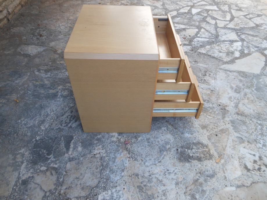 Drveni noćni ormarić Š 50 cm x V 50 cm x D 39 cm