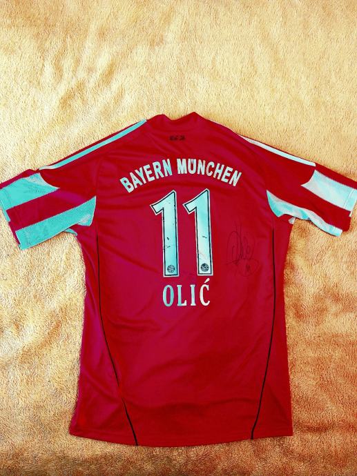 Olić Bayern potpisani dres
