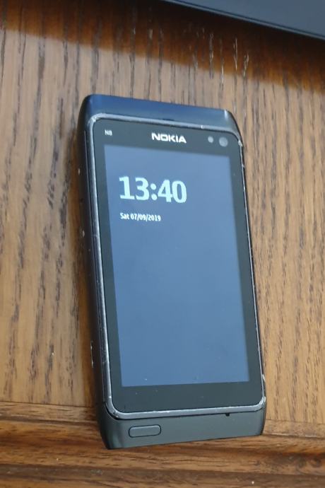 Nokia N8 u odličnom stanju, briljantna kamera 12MP Carl Zeiss leće