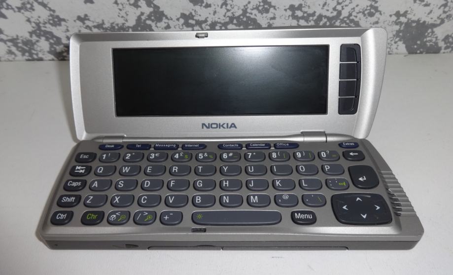 Stari mobitel Nokia komunikator Rae-3N