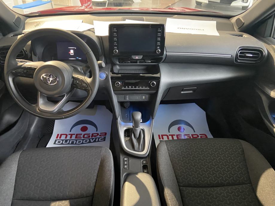 TOYOTA YARIS CROSS 1.5 HSD SPORT, DEMO, SAMO 116 KM, ISPORUKA ODMAH ...