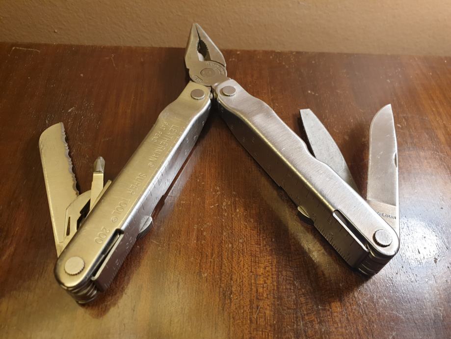 LEATHERMAN SUPER TOOL 200