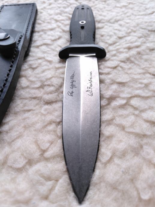 Prodajem novi nož Böker Applegate-Fairbairn 5.5 bodež