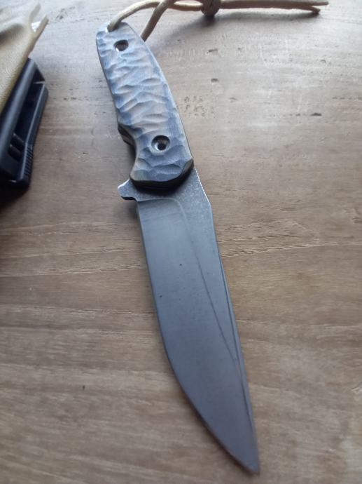 Prodajem novi, ručno kovani nož Darac Steel