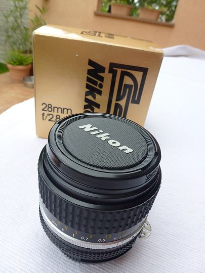 Nikon 28mm f/2.8