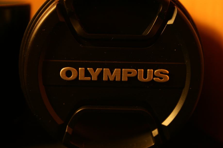 PRODAJEM Zuiko Digital 40-150mm f/4-5.6 Olympus objektiv!Novi!
