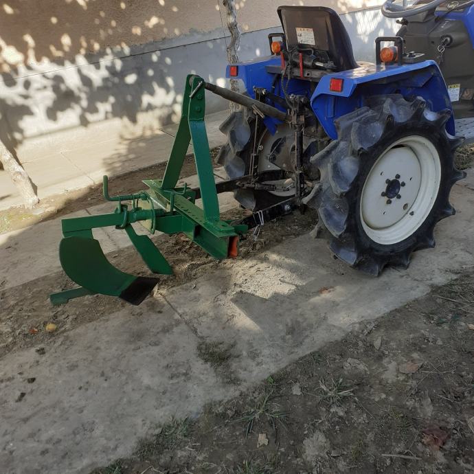 Plug za male traktore 8