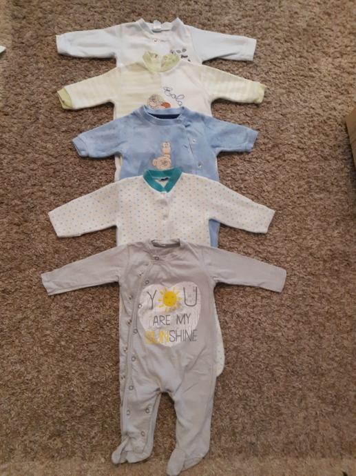 Odjeca za bebe 5862 + gratis AVENT izdajalica