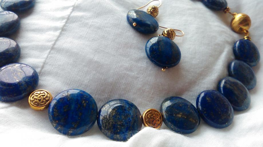 - lapis lazuli ogrlica i naušnice - nekorišteno, novo
