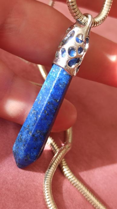 lapis lazuli privjesak na lančiću