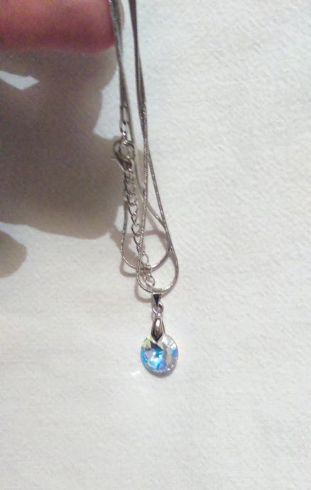 ogrlica (privjesak s lančićem) - nekorišteno novo