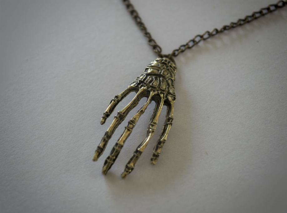 Ogrlica “Skeleton hand”