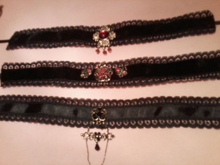 3 nove ogrlice, chokeri, gothic