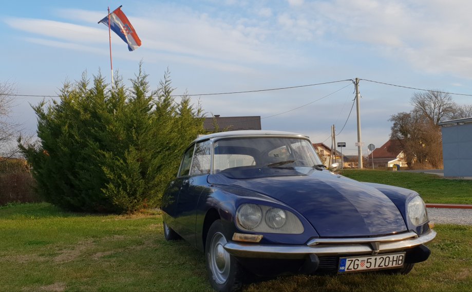 Slovenija auti njuškalo Traktor market
