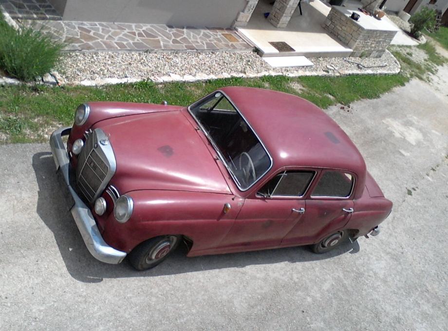 A collectible scale model Mercedes-Benz 180 D Ponton from Altaya