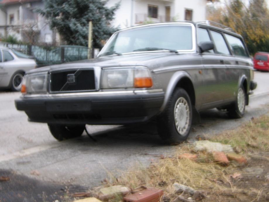 Volvo 245 D6 karavan 1985 god.