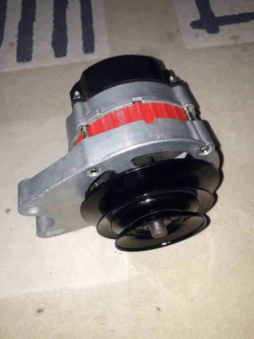 Alternator Y45 / restauriran / kao nov