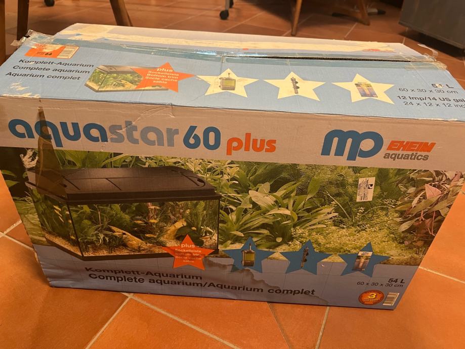 Prodajem akvarijski komplet 54 L, uz akvarij poklanjam dodatnu opremu