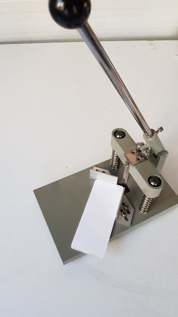 Čoškalica / Rundalica - alat za zaobljivanje kutova papira